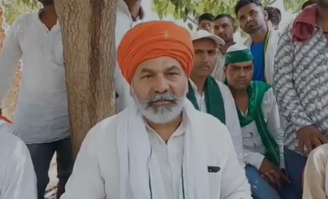 जम्मू-कश्मीर बस हादसे में मृतकों के परिजनों से मिले राकेश टिकैत, की मुआवजे की मांग